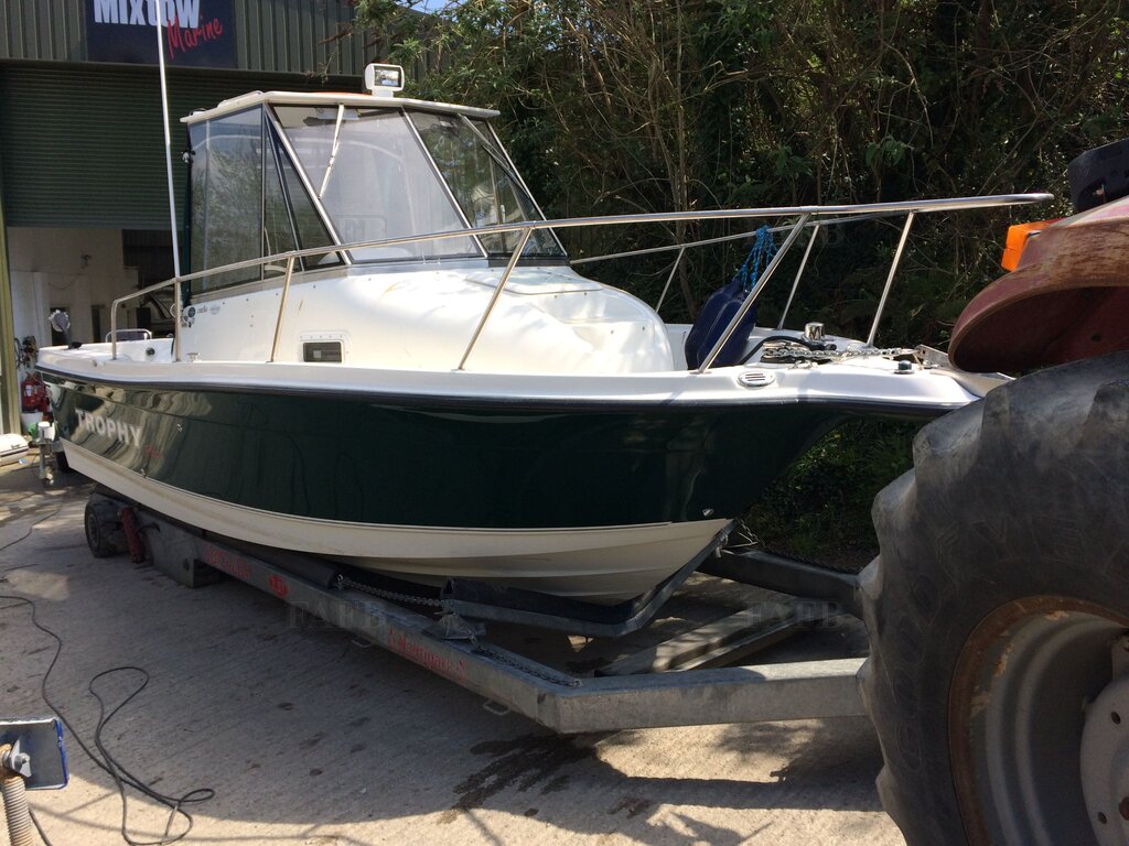 BAYLINER TROPHY PRO CUSTOM 2152 WA HARDTOP